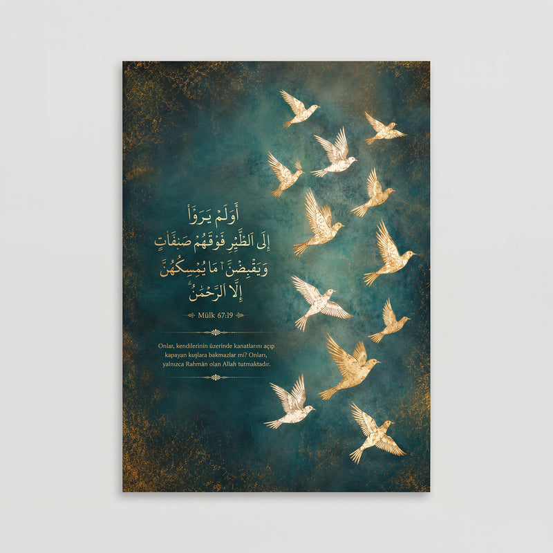 Mülk Suresi 19. Ayet Kuşlar Poster – Arapça Ayet ve Türkçe Mealli İslami Duvar Posteri