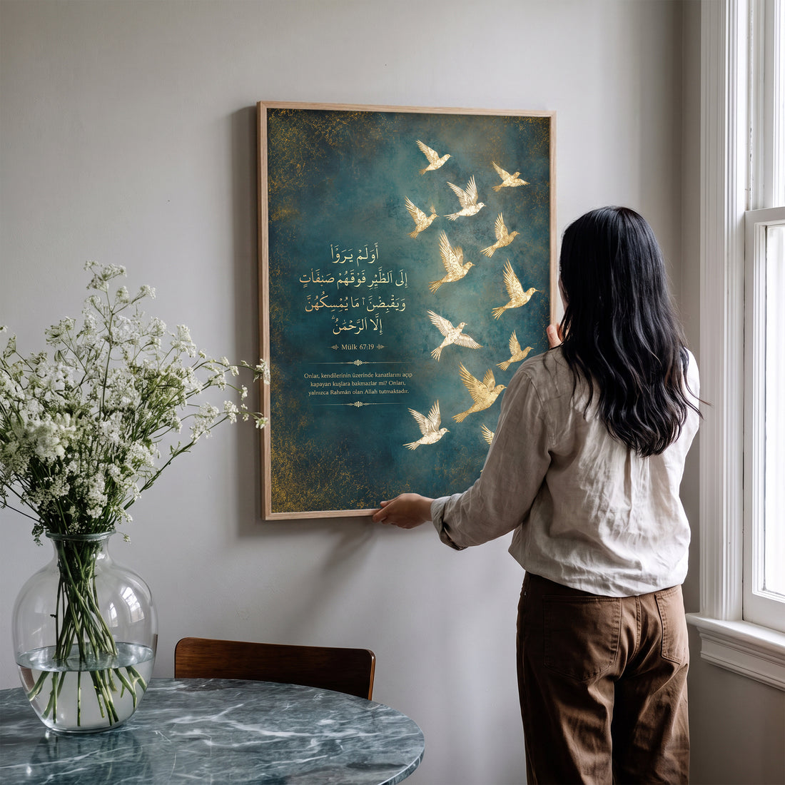 Mülk Suresi 19. Ayet Kuşlar Poster – Arapça Ayet ve Türkçe Mealli İslami Duvar Posteri