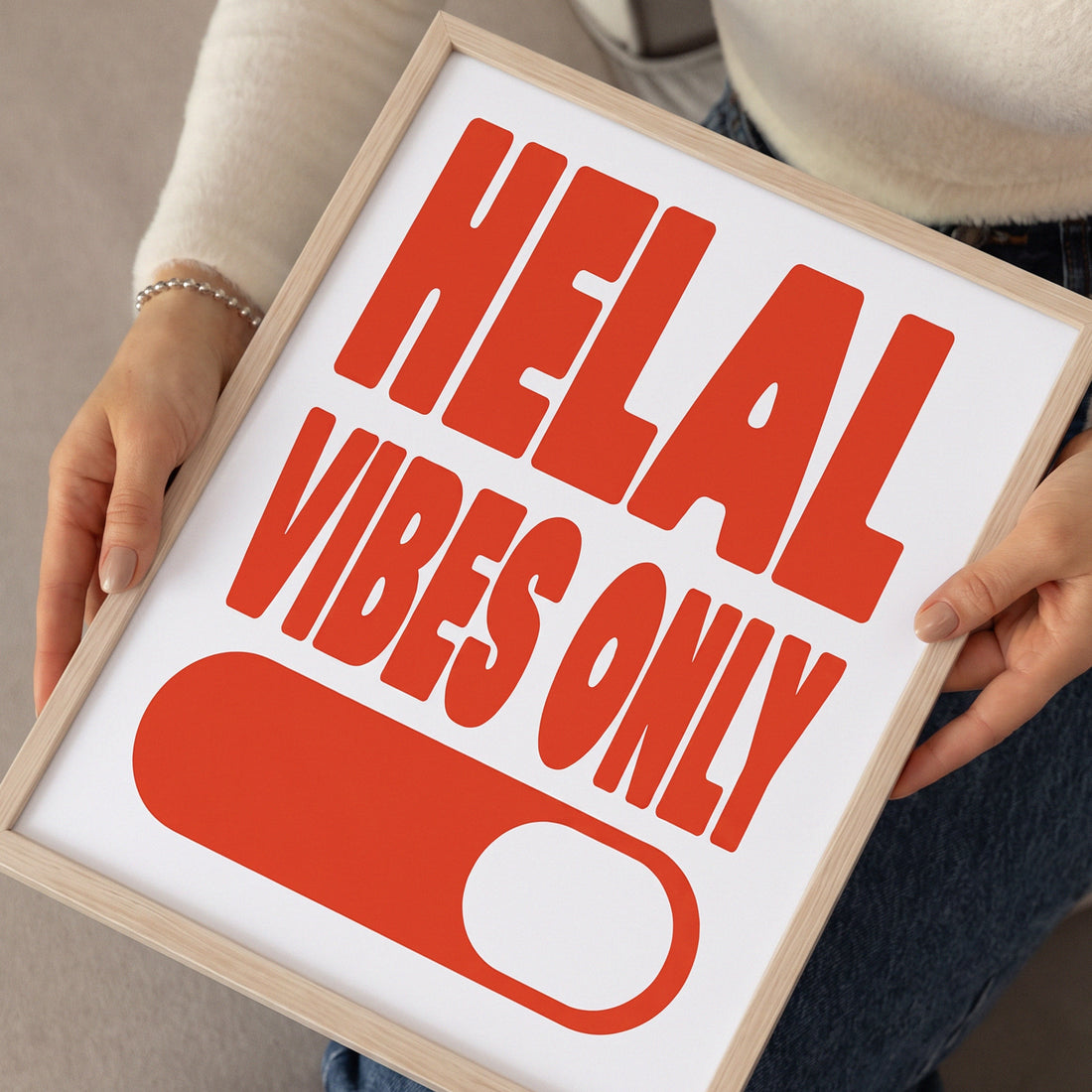 Halal Vibes Only Poster – Kırmızı Tipografik Modern İslami Duvar Posteri