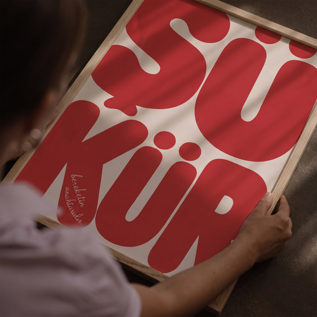 Şükür Poster – Kırmızı Tipografik İslami Duvar Posteri